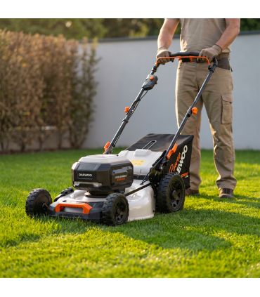 Tondeuse sans fil 62V DAEWOO, lame 56 cm, batterie 8Ah et chargeur - DALLM62-22SP-K1