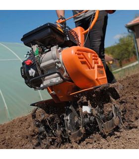 Motobineuse thermique 2,2cv petite largeur 4 fraises protèges plantes VILLAGER VTB 4310V