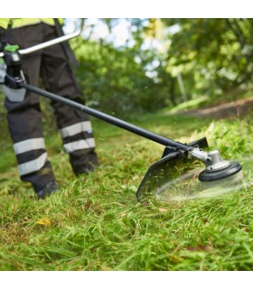 Débroussailleuse professionnelle avec guidon Egopower arbre transmission carbone BCX3800E