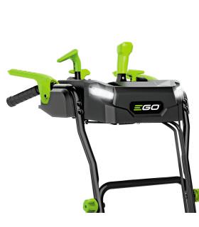 Souffleuse fraise à neige tractée largeur 61 cm 2 batteries chargeur inclus EGO SNT2400E Souffleuse fraise à neige tractée largeur 61 cm 2 batteries chargeur inclus EGO SNT2400E