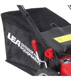 Tondeuse thermique tractée 4 temps 132cm3 coupe 40cm bac 45 litres LEA Tondeuse thermique tractée 4 temps 132cm3 coupe 40cm bac 45 litres LEA