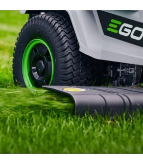 Tondeuse autoportée sur batterie Zero Turn Ego coupe 107 cm ZT4201E avec chargeur mural